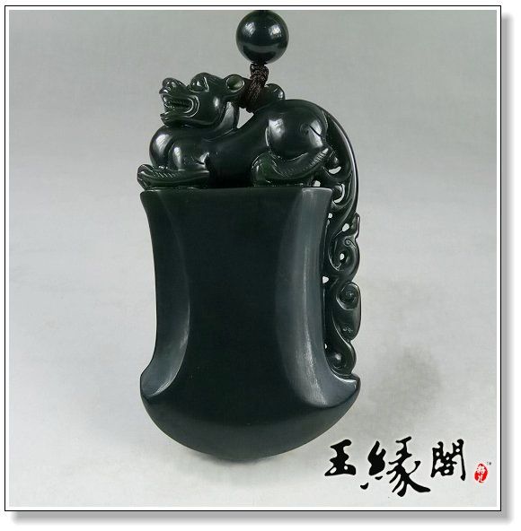 黑碧玉籽料把件 府上有龙