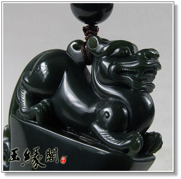 黑碧玉籽料把件 府上有龙