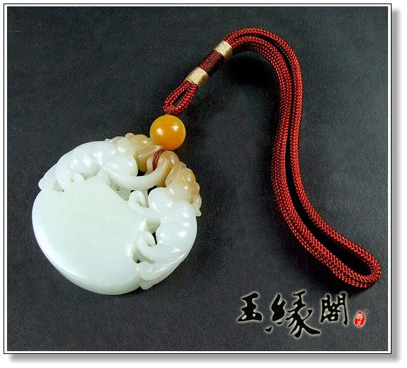 白玉俏糖  府上有龙把件