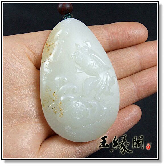 羊脂白玉籽料牌 连年有余