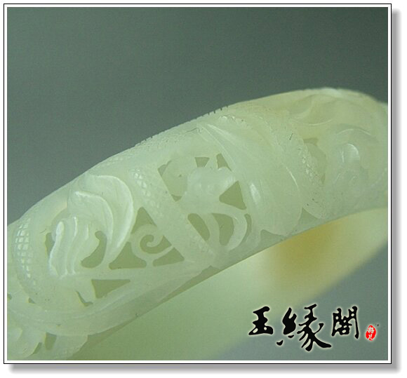 白玉俏色 双龙戏珠手镯