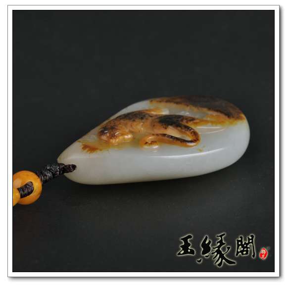 枣黄皮籽料挂件 虎虎生威