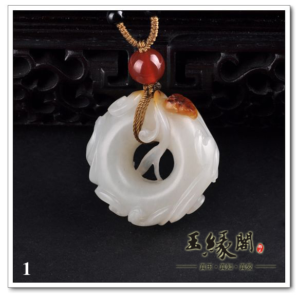 黄皮白玉籽料挂件 龙圈