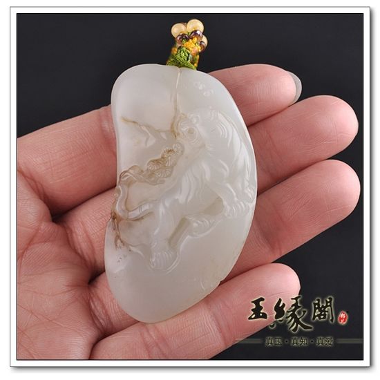 羊脂玉籽料把件 虎虎生威