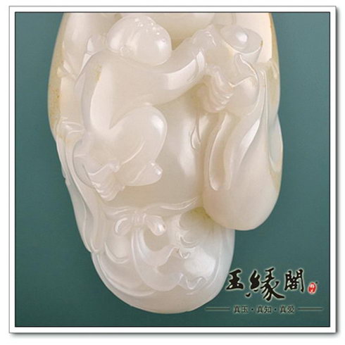 秋梨皮羊脂玉籽料 童子戏佛把件