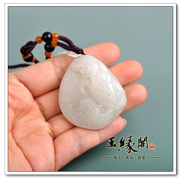 羊脂玉籽料挂件 龙戏珠