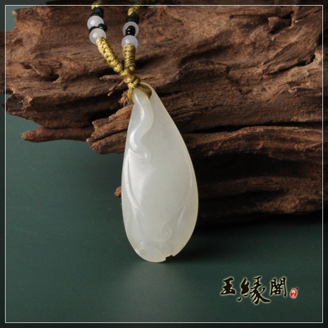 白玉籽料挂件 玉兰花