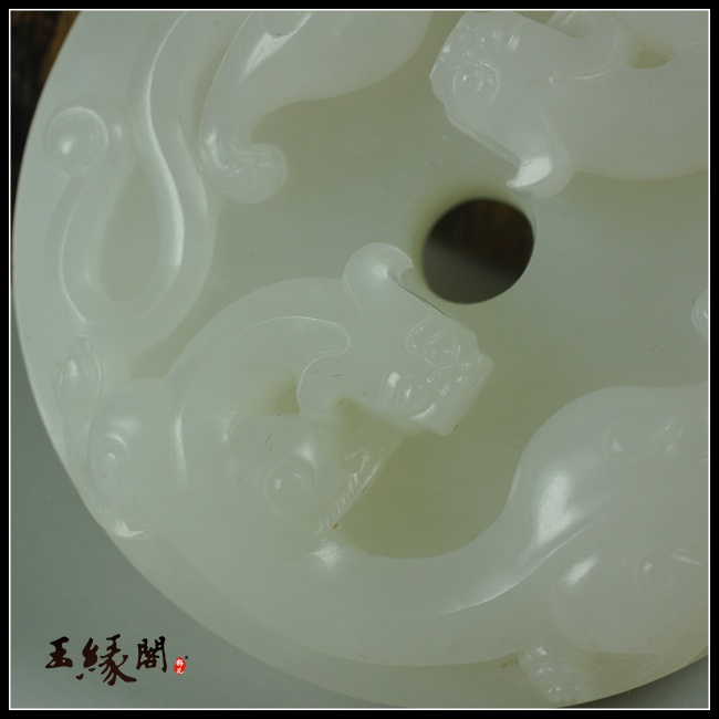 羊脂玉籽料把件 双龙壁