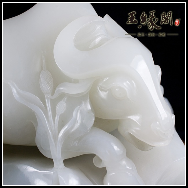 羊脂白玉摆件 牛气冲天