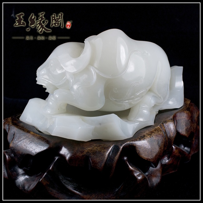 羊脂白玉摆件 牛气冲天