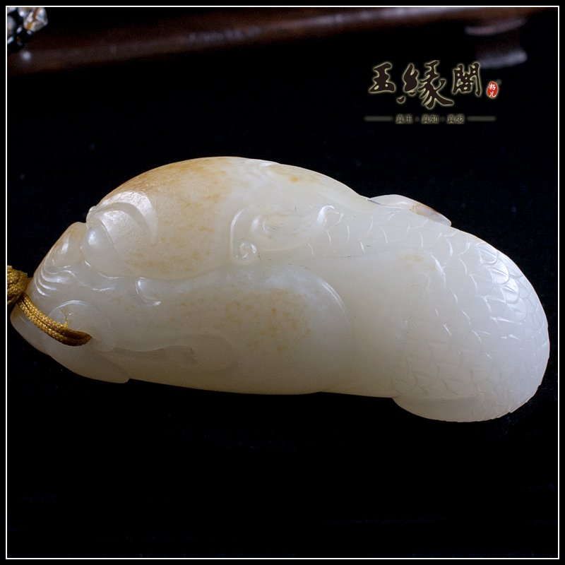 羊脂玉籽料把件 鱼化龙