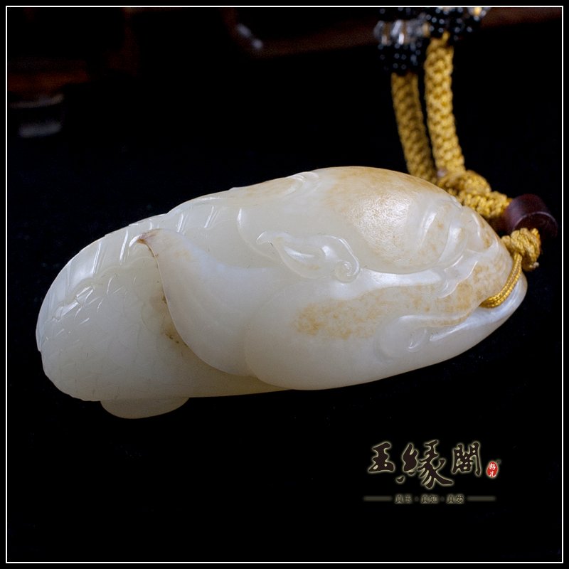 羊脂玉籽料把件 鱼化龙