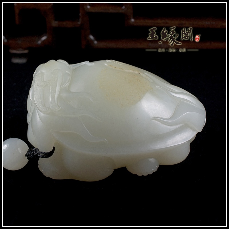 洒金皮籽料把件 荣归