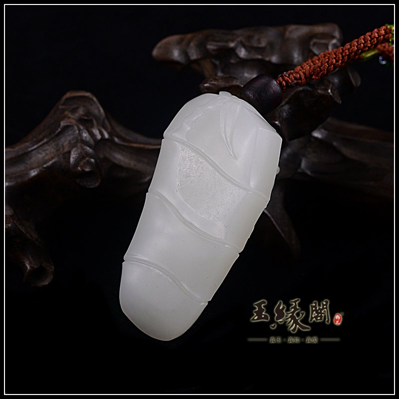羊脂白玉籽料把件 一鸣惊人