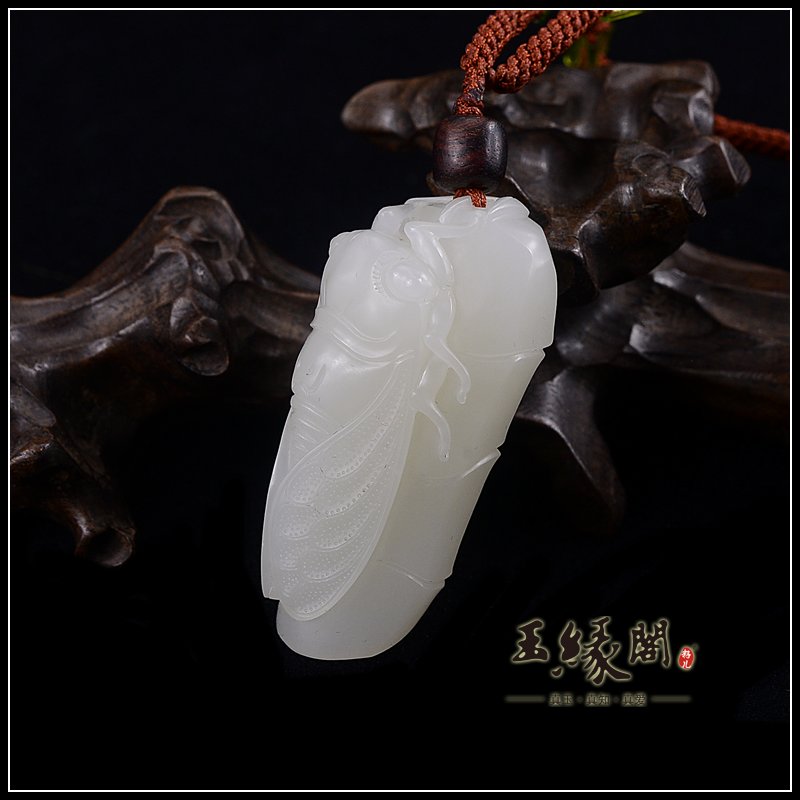 羊脂白玉籽料把件 一鸣惊人