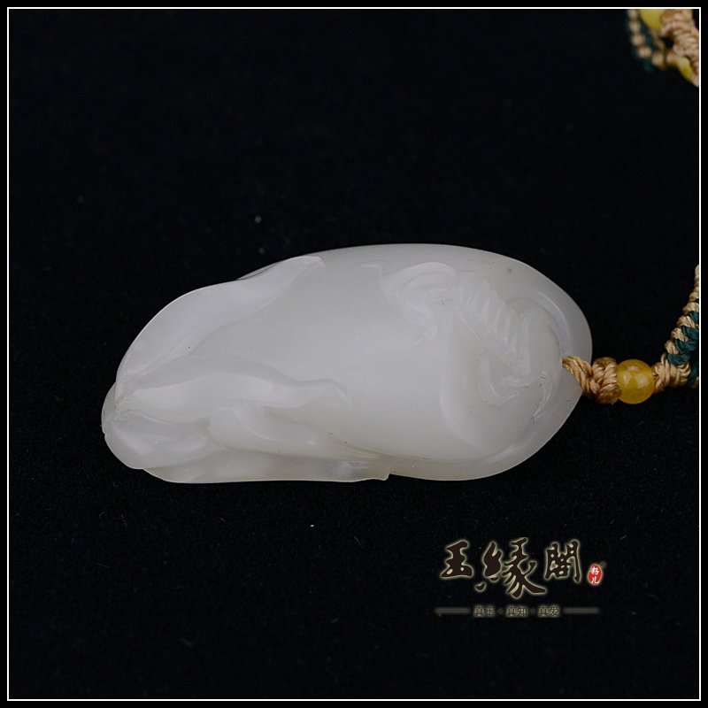 羊脂玉籽料挂件 势如破竹