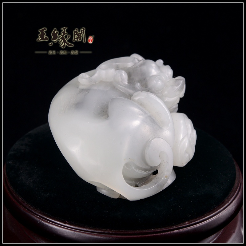 白玉聚墨籽料摆件 貔貅