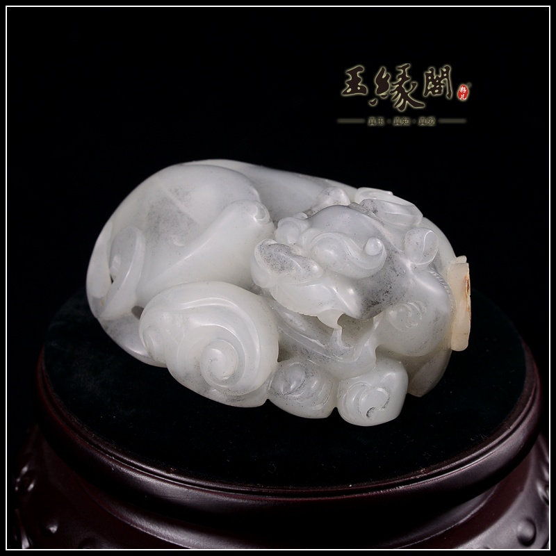 白玉聚墨籽料摆件 貔貅