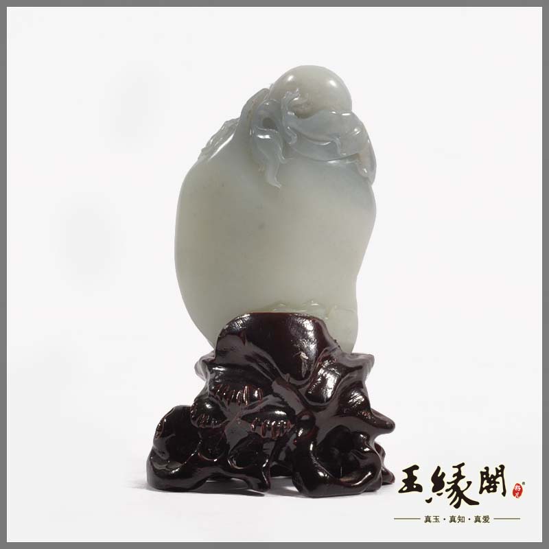 白玉聚墨籽料摆件 虬龙戏珠