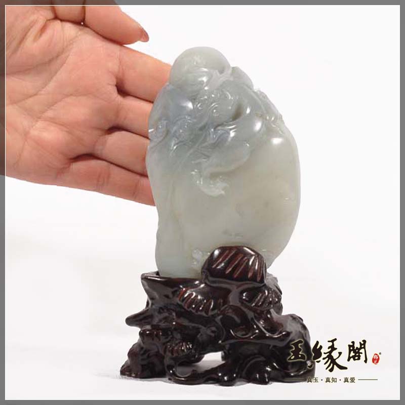 白玉聚墨籽料摆件 虬龙戏珠