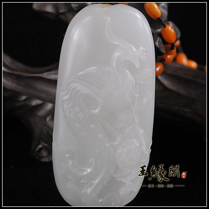 羊脂玉籽料把件 凤戏牡丹