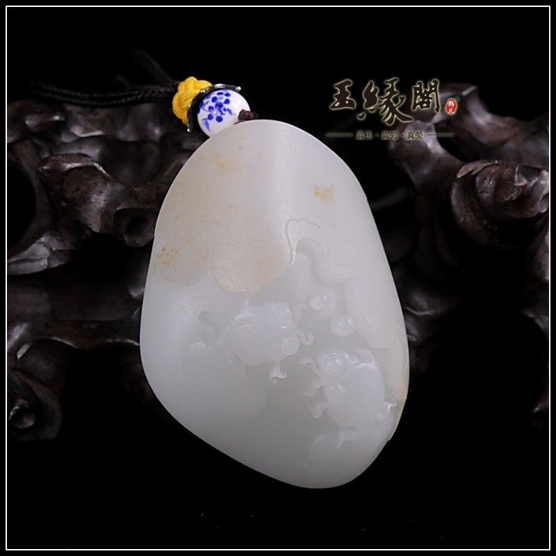 秋梨皮羊脂玉籽料把件 金玉满堂