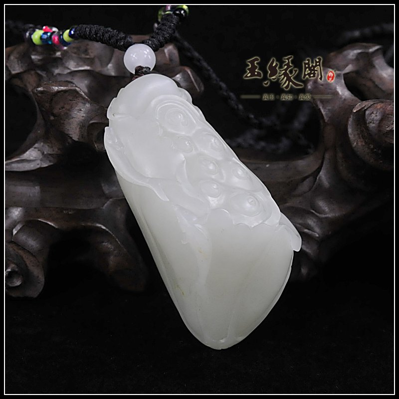 白玉籽料把件  因荷得藕