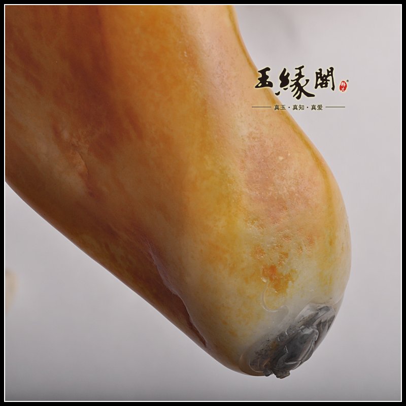 和田玉红皮籽料把件 佛