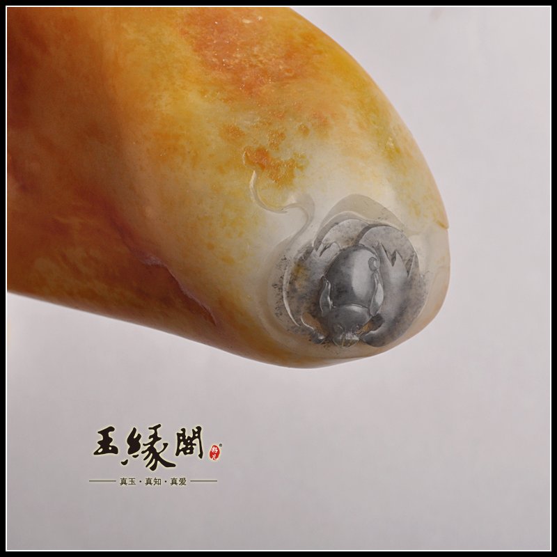 和田玉红皮籽料把件 佛