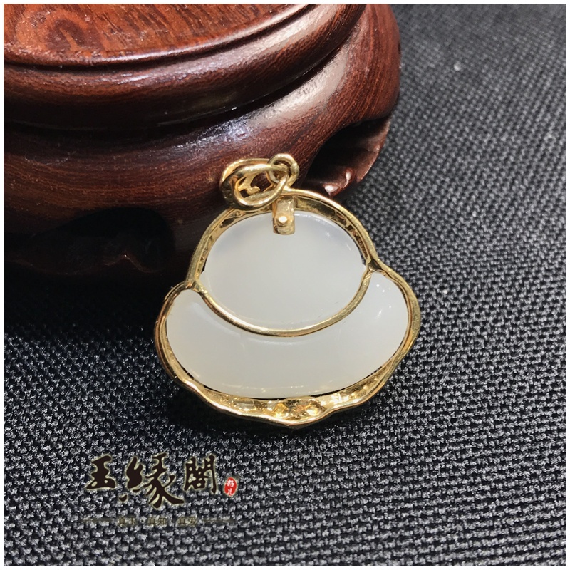 18K金镶羊脂玉挂件 佛
