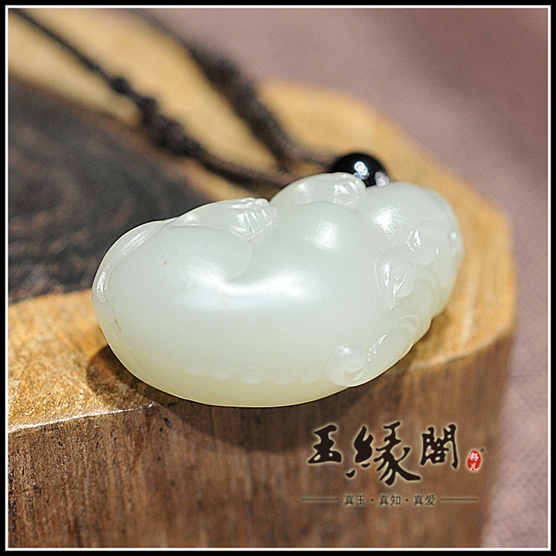 白玉籽料貔貅挂件