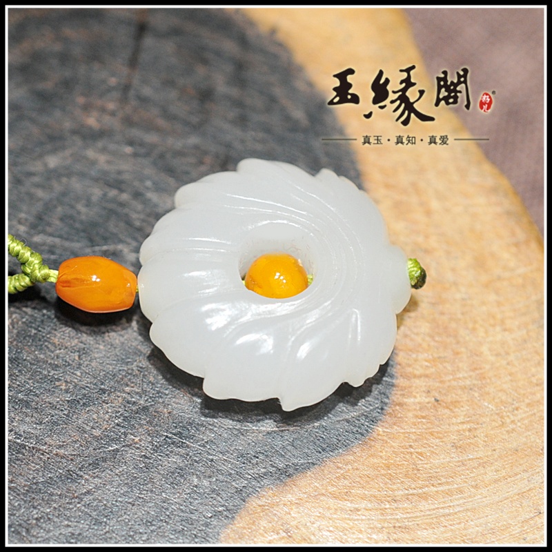 羊脂白玉挂件 莲花