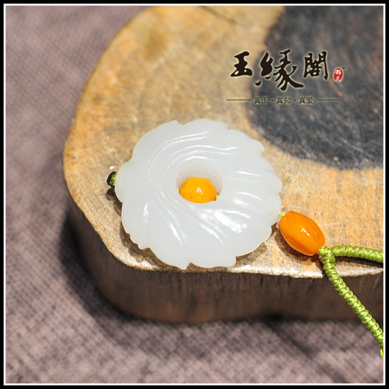 羊脂白玉挂件 莲花