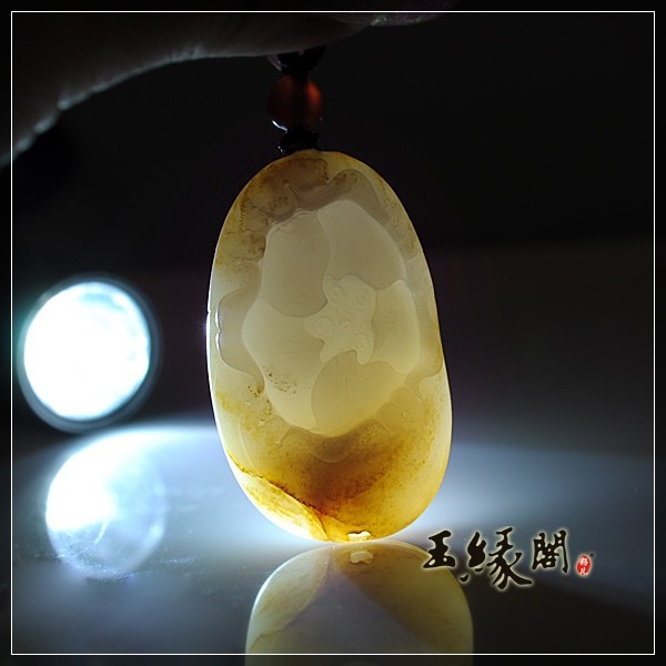 白玉籽料挂件 荷韵