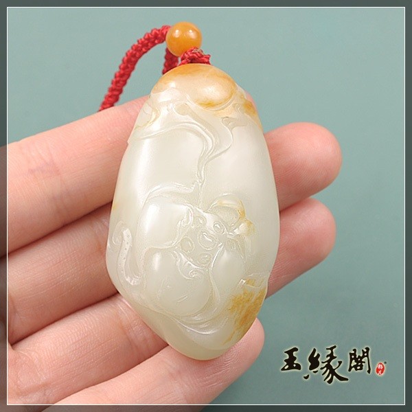 黄皮籽料挂件 花好月圆