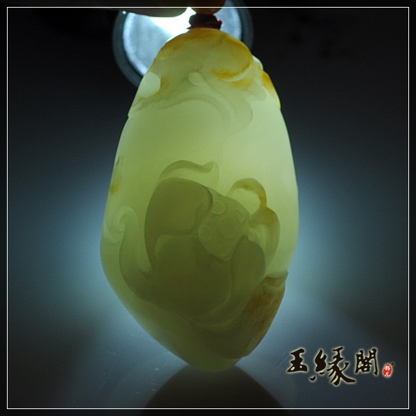 黄皮籽料挂件 花好月圆