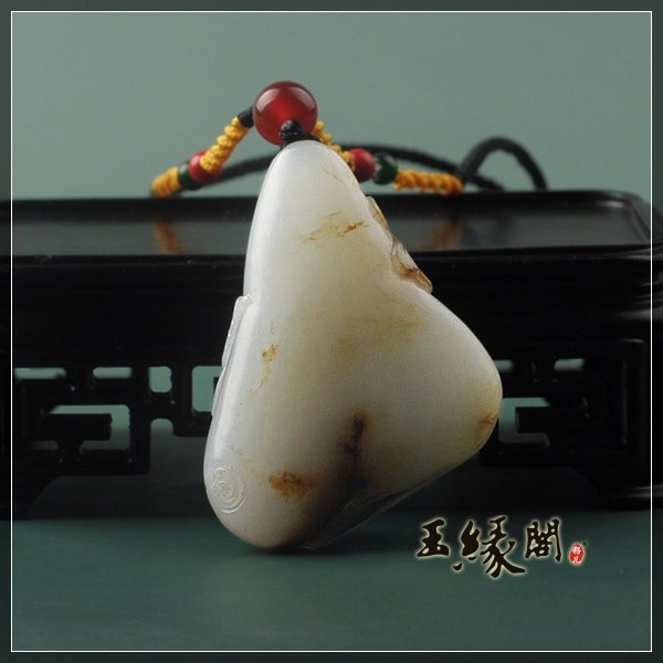 黄皮籽料挂件 亭亭玉立