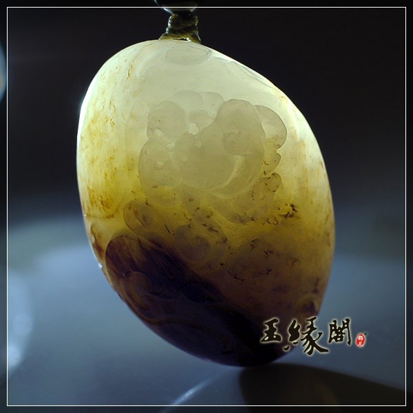 褐皮籽料挂件 凤戏牡丹