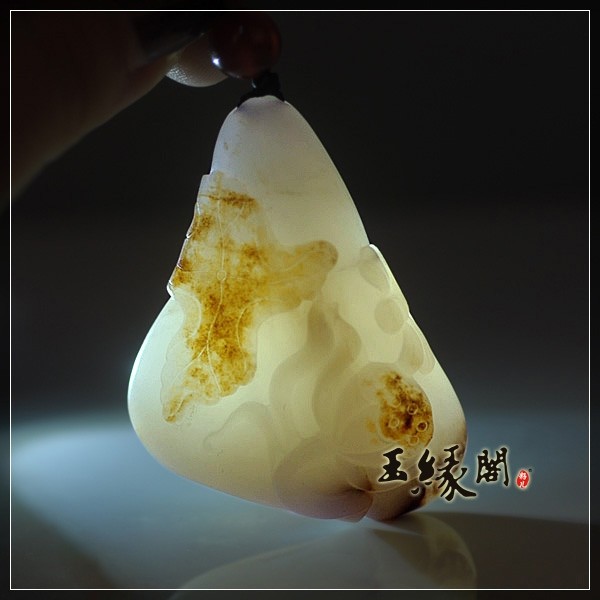 黄皮籽料挂件 亭亭玉立