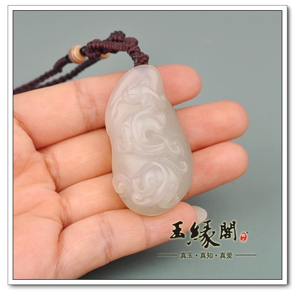 羊脂玉籽料挂件 必定成龙