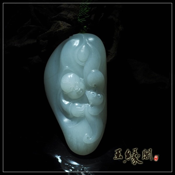 墨玉青花籽料把件 翘盼福音