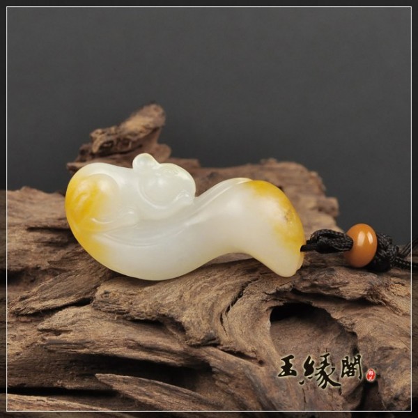 黄皮籽挂件 松鼠