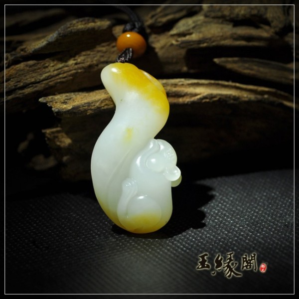 黄皮籽挂件 松鼠
